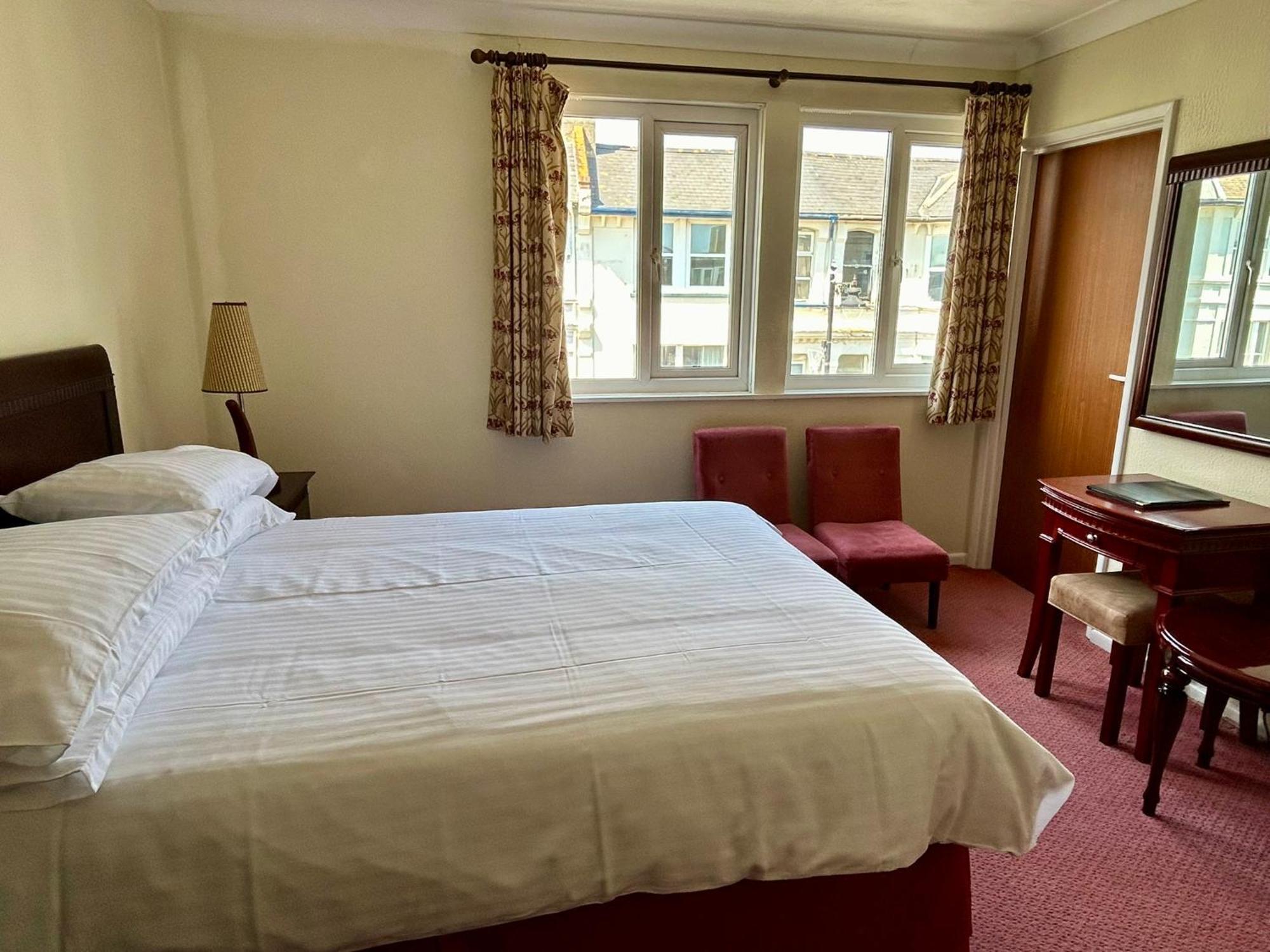 Regent Court - Seafront, Sandown - Free Car Ferry For Bookings Of 3 Or More Nights, Subject To Availability Habitación foto