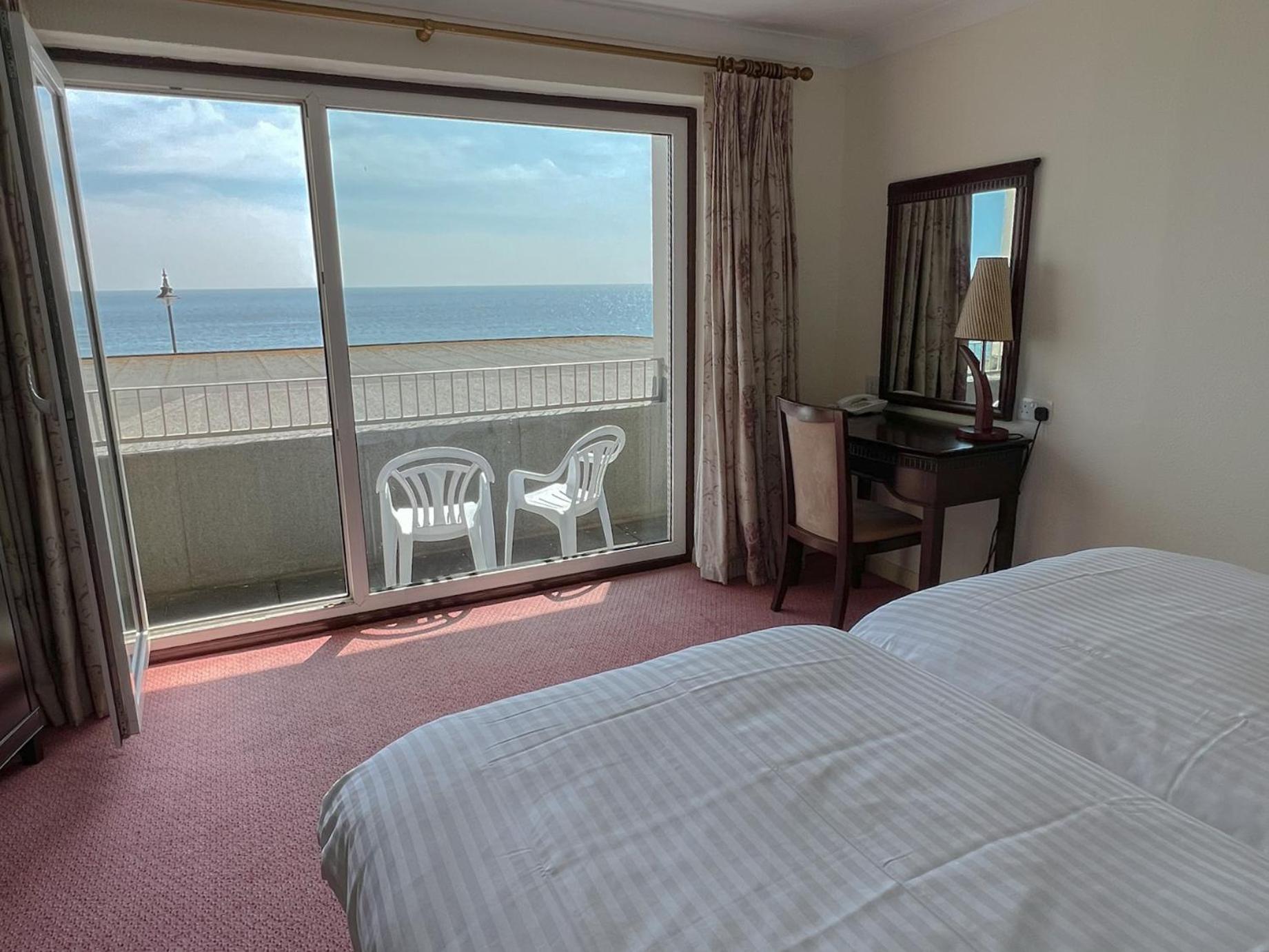 Regent Court - Seafront, Sandown - Free Car Ferry For Bookings Of 3 Or More Nights, Subject To Availability Habitación foto
